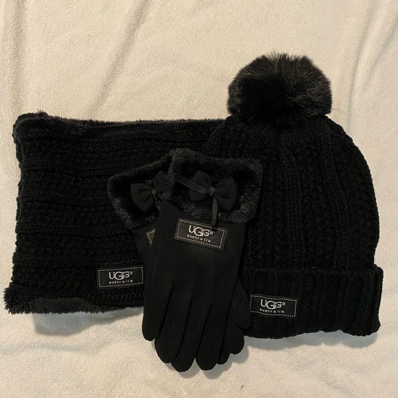 COPY - 3P UGG POM POM HAT, INFINITY SCARF AND BOW/ FUR TRIM GLOVES - Picture 1 of 4